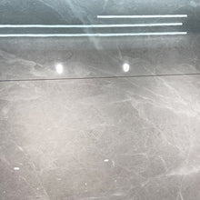 Carica l'immagine nel visualizzatore di Gallery, Piastrella in gres porcellanato effetto marmo di grandi dimensioni smaltata completamente lucidata grigio chiaro 900x1800 RF-GT918002
